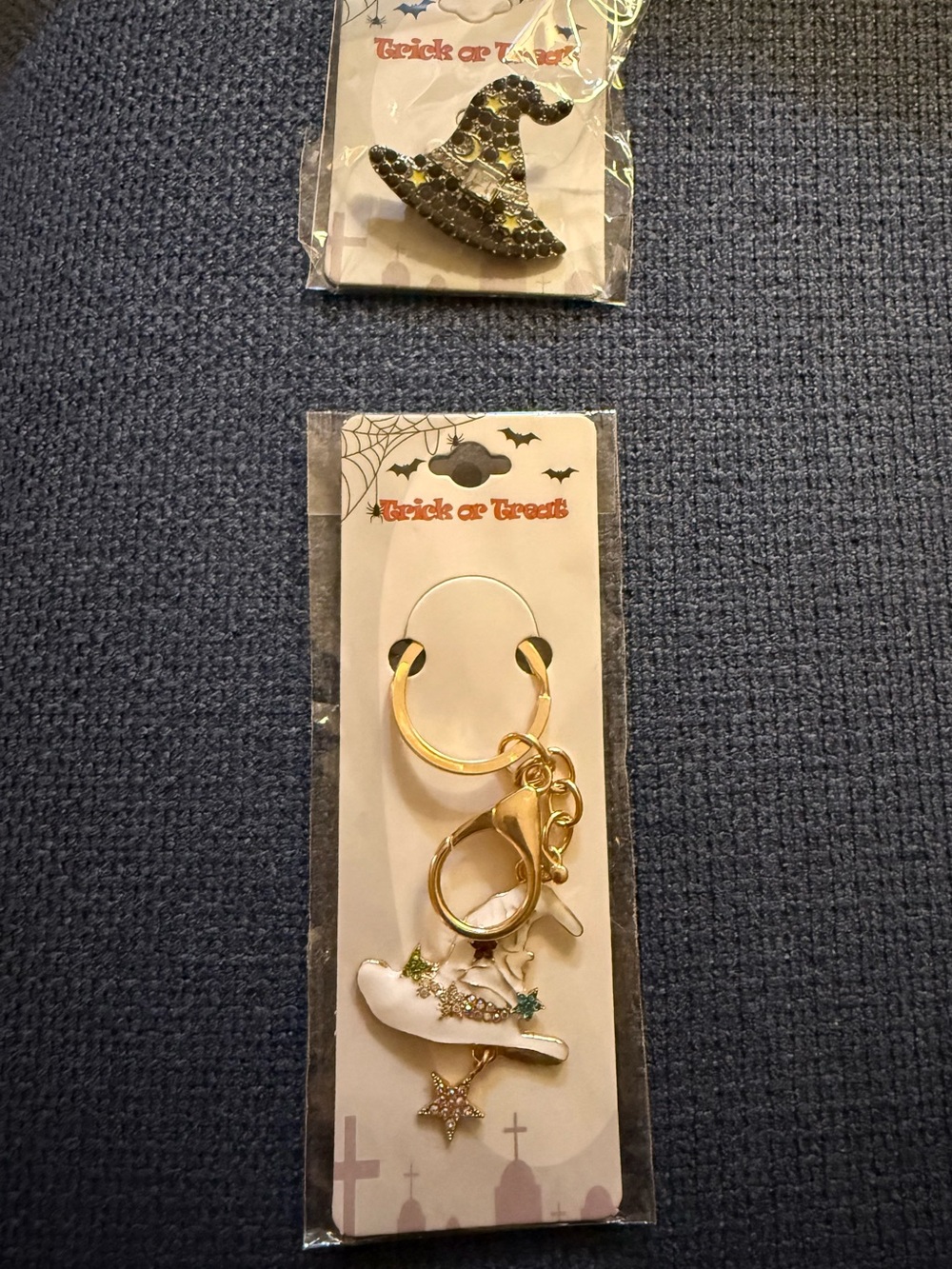 Halloween White Witch Hat Keychain & Black Hat Brooch Pin w/Gold Hardware - NIP